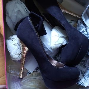 Black and gold Mix No.6 pumps